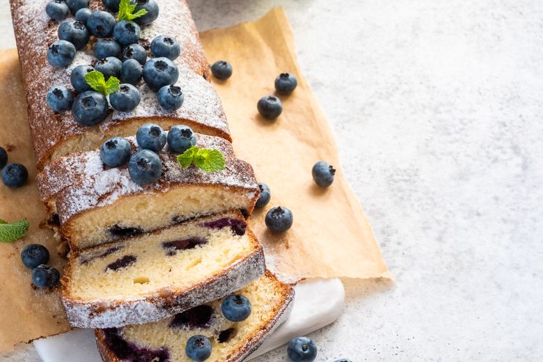 Chec cu afine și zahăr deasupra. Un deliciu de desert! Chec cu afine și zahăr deasupra. Un deliciu de desert!