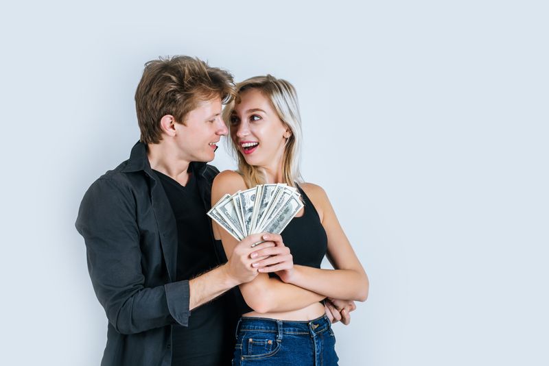 Zodiac 13 noiembrie 2023. Află ce zodie se va certa cu partenerul de viață