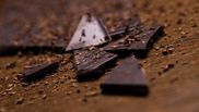 Dulce plăcere cu beneficii. Explorând profund beneficiile ciocolatei negre asupra sănătății mintale și fizice