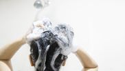 Trucul de îngrijire personală ce îți va salva bugetul! Cum pot doamnele să obțină șampon natural colorat