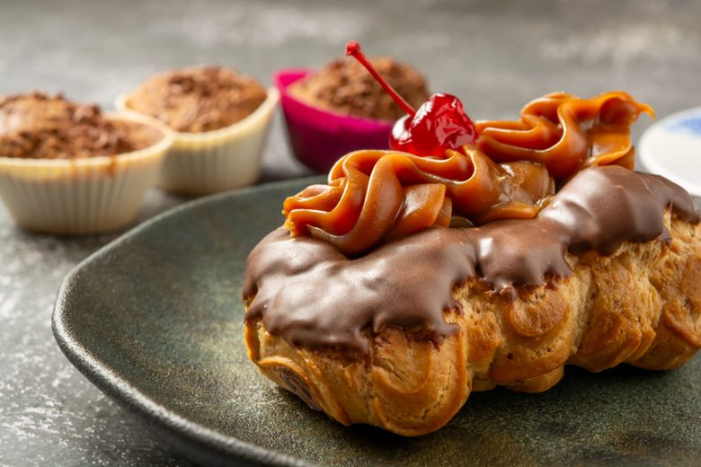Eclere cu ciocolată și topping de caramel retete de gustare