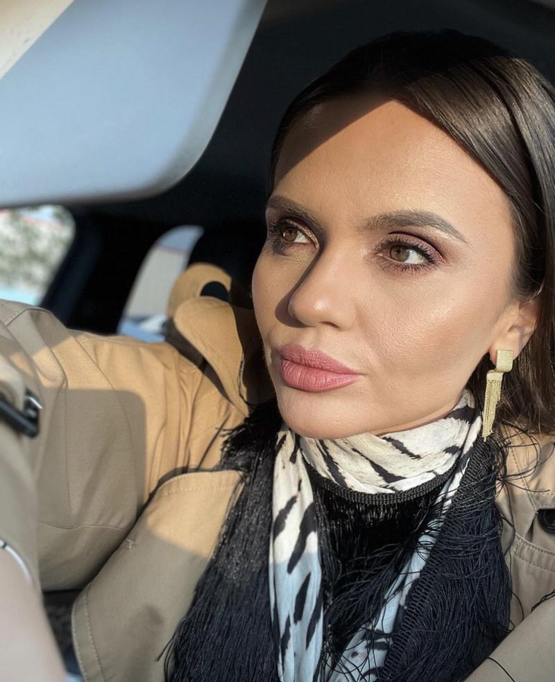 „O să îmi fac niște bucle cu bigudiuri care se pun la fiert.” Coafura Cristinei Șișcanu cu bigudiuri fierte