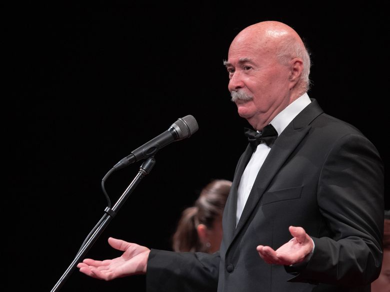 Cine este Tudor Gheorghe Cine este Tudor Gheorghe. "Eu am rămas singur. Am rămas fără tată. El a plecat, l-au săltat. Fusese condamnat 22 de ani. N-a fost uşor, mai ales că mai aveam încă două surori.”