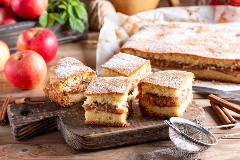 Plăcintă cu mere rase retete de prajituri de casa