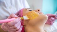 Cât de eficient poate fi zahărul pentru îndepărtarea părului facial! Trucul extrem de util pentru doamnele care vor să aibă un chip perfect 