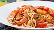 Rețeta de spaghete cu creveți și sos roșu a Gabrielei Cristea