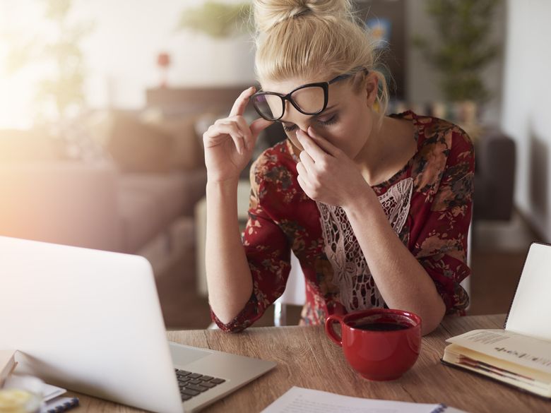 Cum îți dai seama că te îndrepți spre burnout. 3 semne la care să fii atentă Cum îți dai seama că te îndrepți spre burnout. 3 semne la care să fii atentă