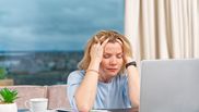Cum îți dai seama că te îndrepți spre burnout. 3 semne la care să fii atentă