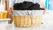 Ce pot face gospodinele, pentru ca hainele negre să nu-și piardă culoarea. Trucul de curățenie în urma căruia hainele vor arăta ca noi