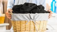 Ce pot face gospodinele, pentru ca hainele negre să nu-și piardă culoarea. Trucul de curățenie în urma căruia hainele vor arăta ca noi