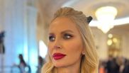 Andreea Bănică, în lacrimi! Părinții artistei nu i-au spus niciodată că o iubesc