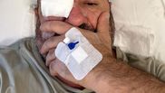 Cătălin Scărlătescu, cu ochiul bandajat, pe patul de spital! Ce s-a întâmplat cu iubitul Doinei Teodoru? 