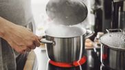 Cine a inventat oala sub presiune. De la genialitate la gătire rapidă!