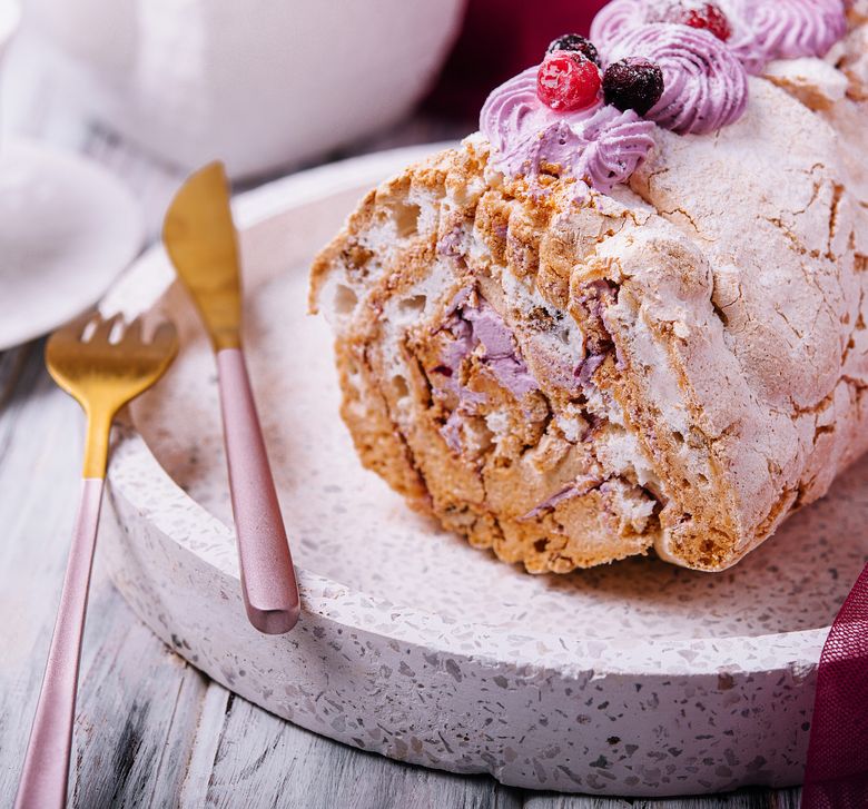 Ruladă Pavlova cu cremă de afine retete de gustare