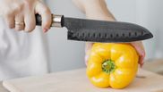 Cum pot gospodinele să curețe eficient tocătorul! Trucul eficient care te va scăpa de petele nedorite