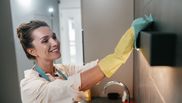 Amestecul făcut în casă pentru curățarea sertarelor! Toate femeile pot scăpa de grăsimea și murdăria din dulapurile din bucătărie