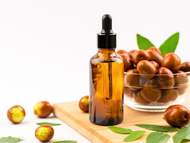 Cum să faci demachiant cu ulei de jojoba Cum să faci demachiant cu ulei de jojoba