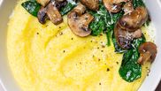 Trei ingrediente pentru o mămăligă moale