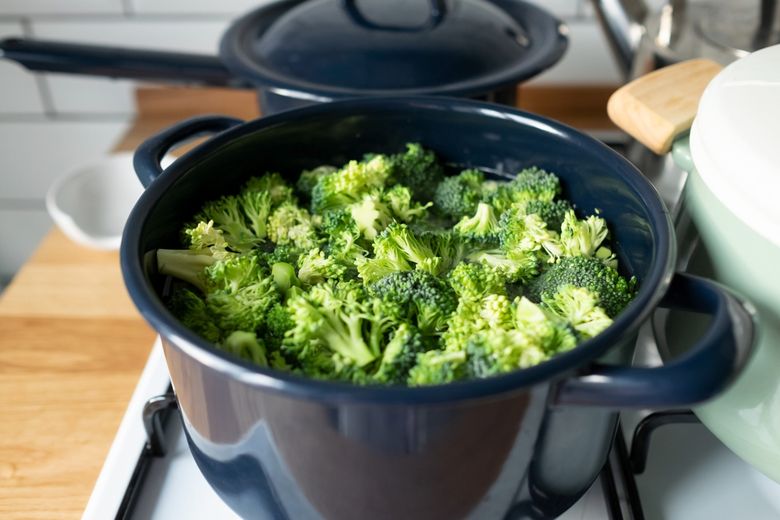 cat timp se fierbe broccoli