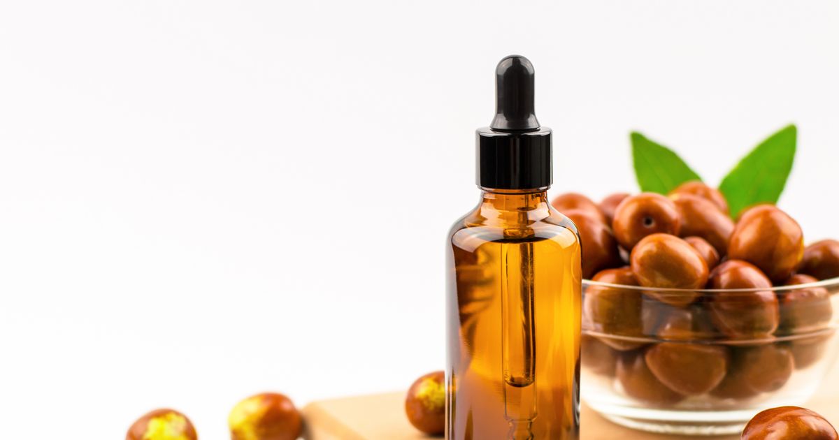 8 motive pentru care ai nevoie de ulei de jojoba în rutina ta zilnică ...