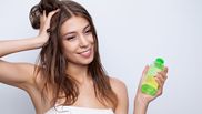 Cum să-ți faci propriul gel de păr cu doar două ingrediente 