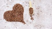 Cum să-ți faci propriul gel de păr cu doar două ingrediente 