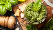 Rețeta de sos pesto cu spanac, urzici și migdale a lui chef Joseph Hadad!