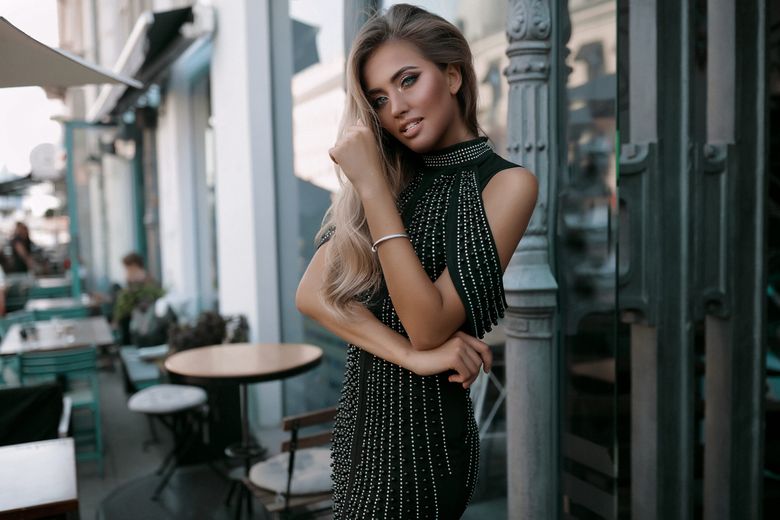 10 idei de ținute luxoase pentru doamnele chic