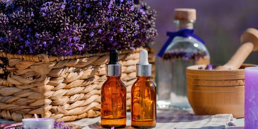 Ulei de lavandă pentru păr - Cum se utilizează și ce beneficii surprinzătoare are