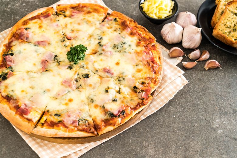 Pizza cu brânză și șuncă retete de pizza