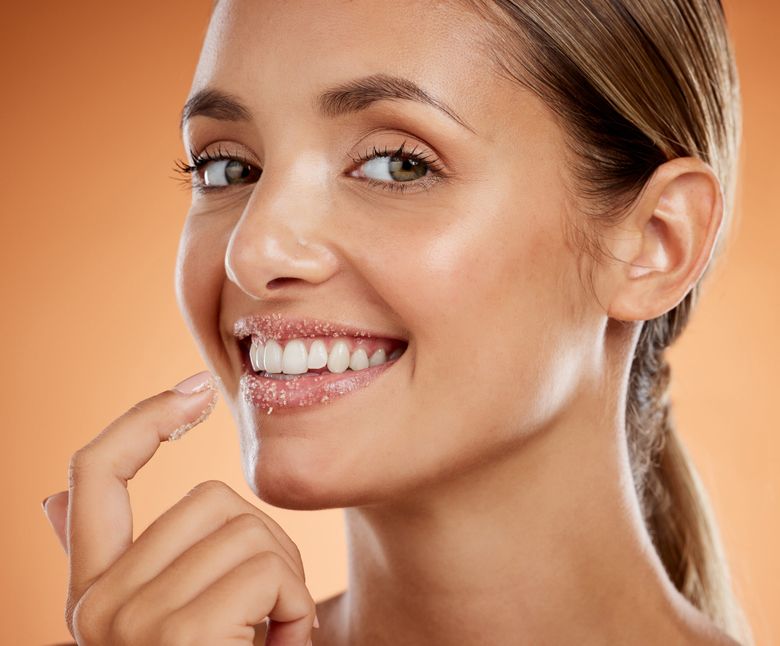 Cum să îți faci scrub de buze acasă. Top 3 rețete preferate de exfoliant pentru buze