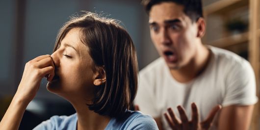 8 semne că un bărbat are probleme cu nervii. Cum recunoști comportamentul de furie