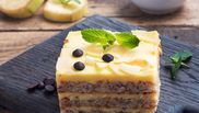 prajitura cu blat de nuca si crema de banane