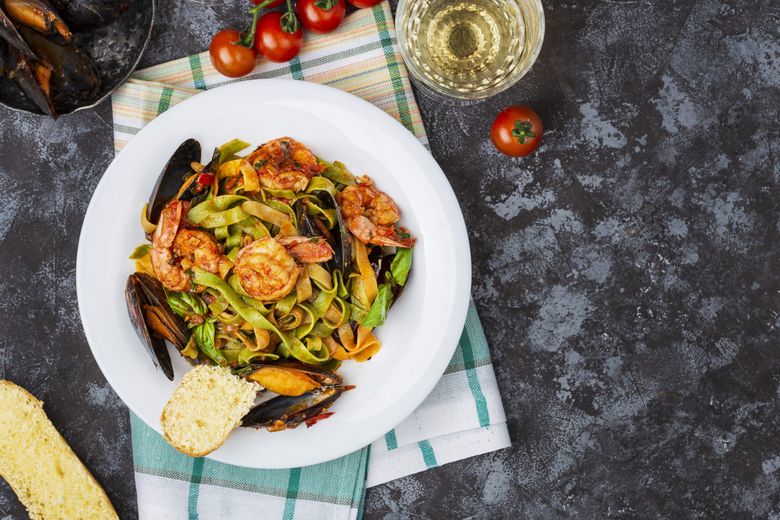 Paste Tagliatelle cu fructe de mare. Poți aduce această savoare, chiar la tine acasă! Paste Tagliatelle cu fructe de mare. Poți aduce această savoare, chiar la tine acasă!