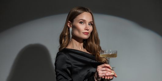 Trucuri care să te ajute să arăți elegantă cu un buget redus