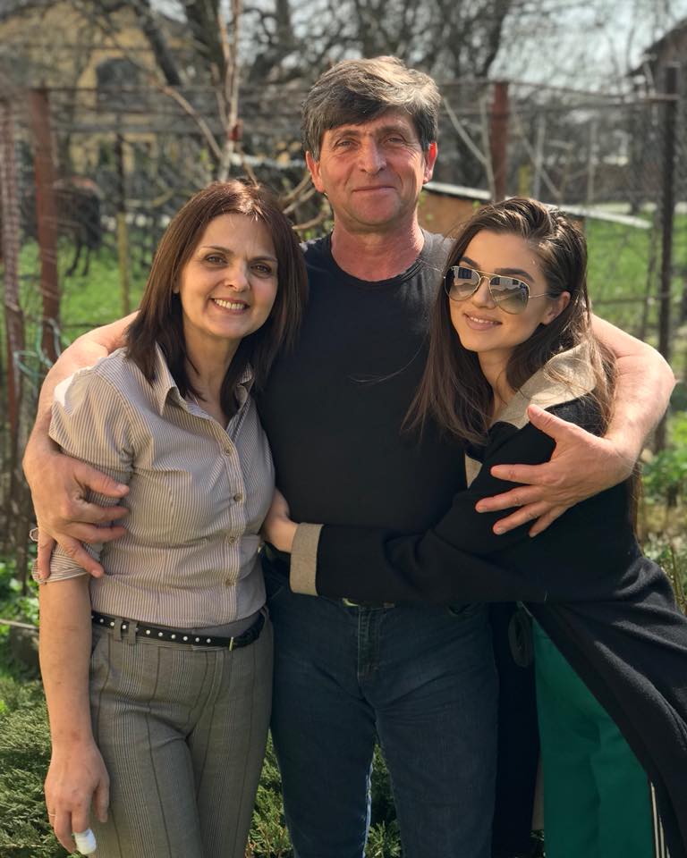 Theo Rose și familia