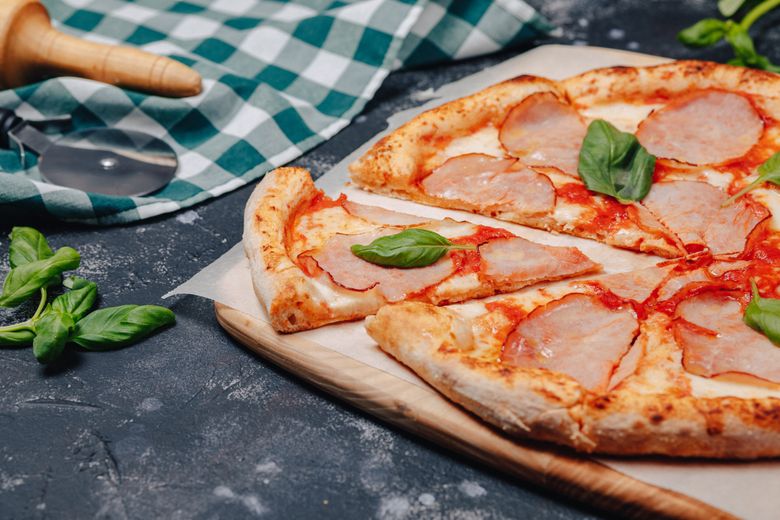 Pizza cu șuncă. &Icirc;ncearcă și acest sortiment!