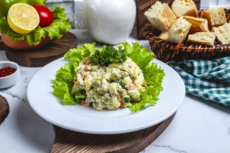 ce cartofi se pun la salata de boeuf