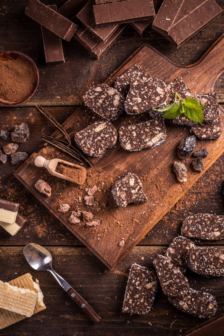 Salam delicios din resturi de cozonac. Ce să mai adaugi pentru un gust de senzație