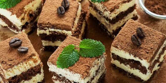 Prăjitură Tiramisu în straturi. Un gust delicios, chiar și fără pișcoturi!