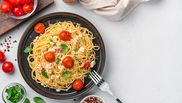spaghete cu branza feta si rosii cherry