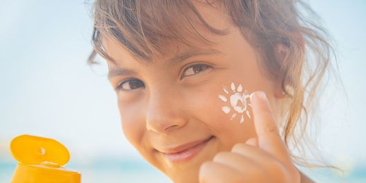 La cât timp se reaplică o cremă cu SPF. Numai așa ești complet protejată de radiațiile UV