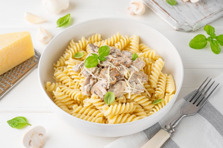 Paste fusilli cu sos alb și ciuperci retete de paste