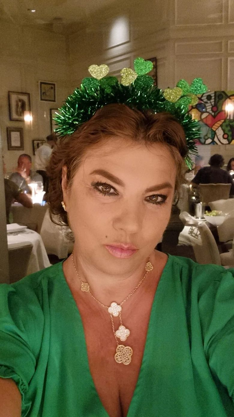 Cine este Mihaela Borcea. „Am avut ambii părinți bolnavi, a trebuit să-mi susțin și familia. Și nu mi-a fost ușor să mă și angajez, să și muncesc, de la 16 ani.”