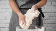 Cornulețe fragede cu nucă și bezea. Rețeta simplă, delicioasă și ușor de pregătit