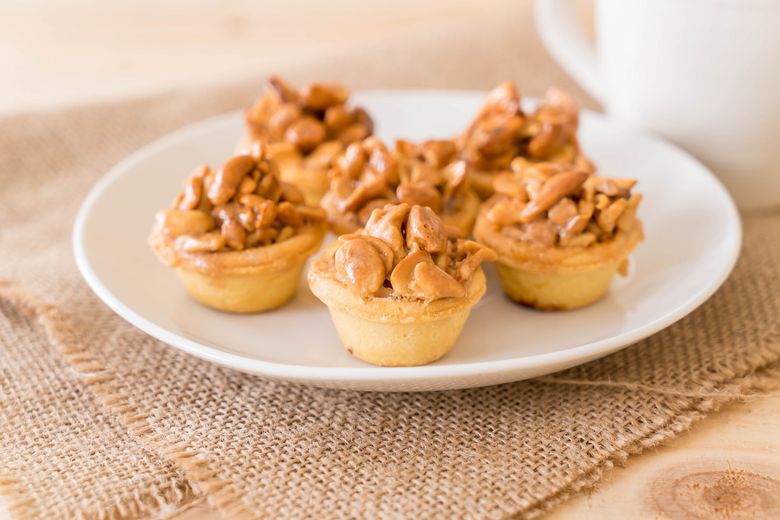 Mini tarte cu cremă de cafea și alune caju. Savurează mini tartele noastre delicate, perfecte pentru un răsfăț dulce și sofisticat!