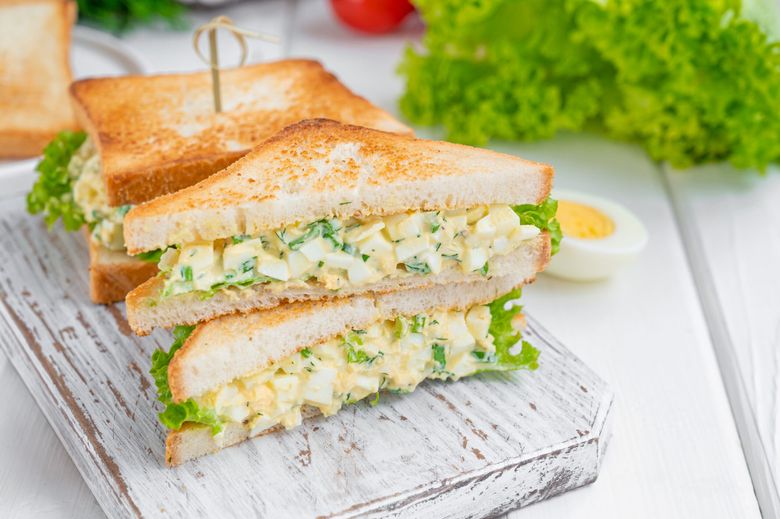 Sandwich cu salată de ouă retete pentru mic dejun