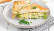 sandwich cu salata de oua