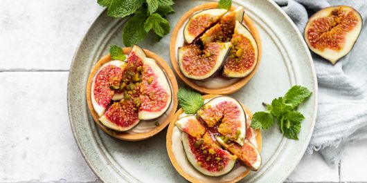 Mini tarte cu cremă de brânză și smochine. Un răsfăț dulce care îți va cuceri inima de la prima gustare!