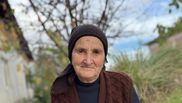 Bunica Gherghina, cocoțată în cireș! Cum a reacționat nepoata sa când a văzut pe femeia în vârstă de 75 de ani culegând cireșe